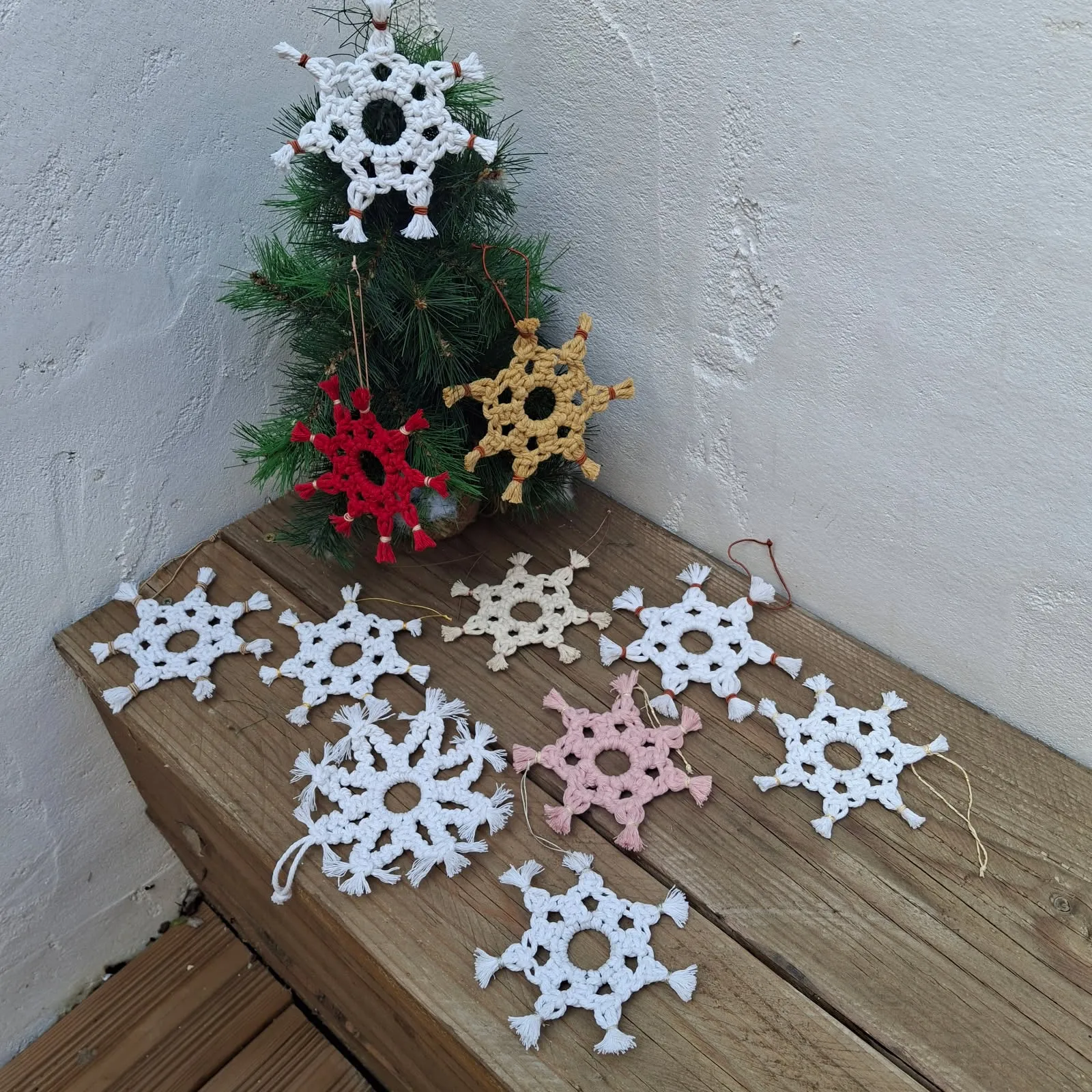 Flocons de Noël en macramé.
