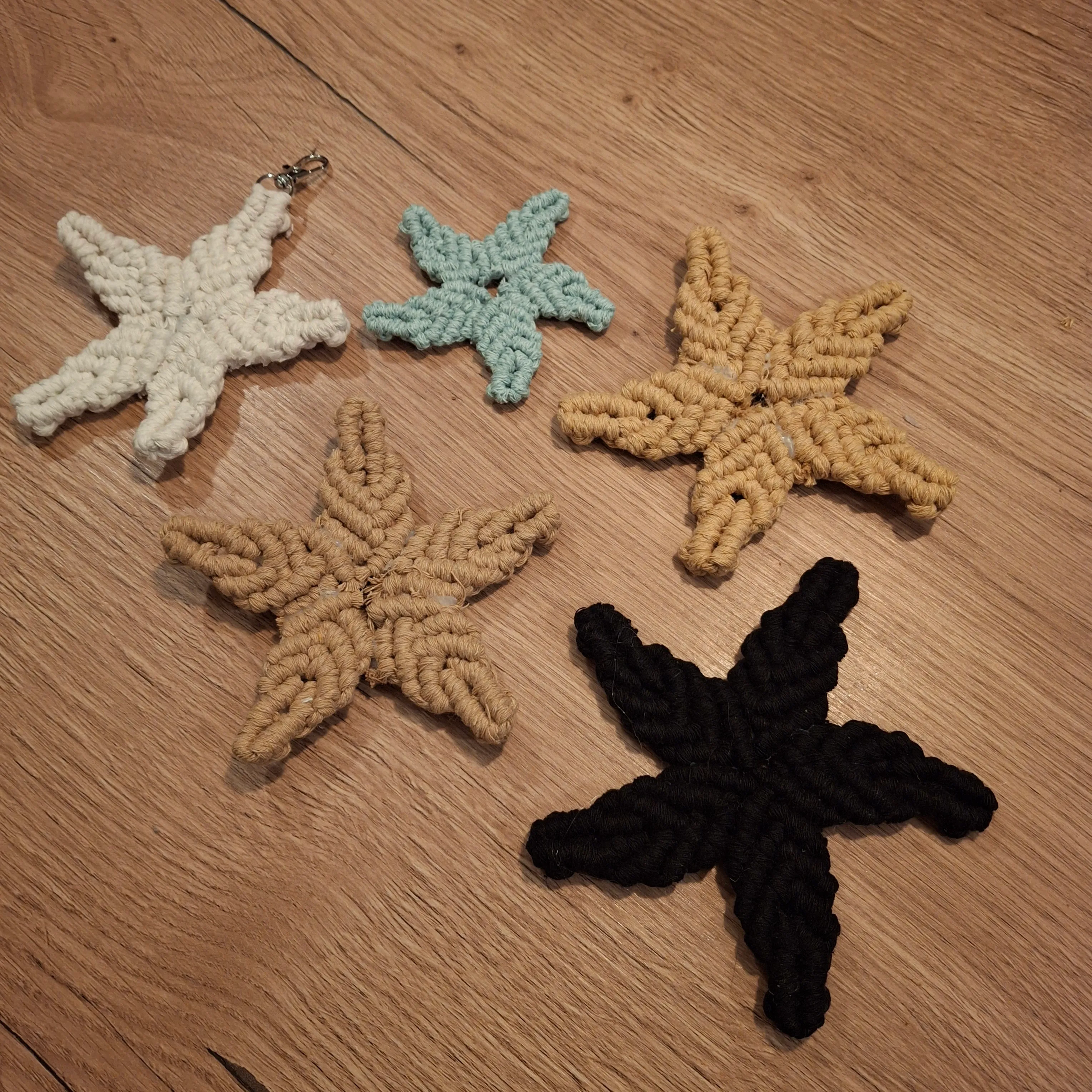 Etoiles de mer en macramé